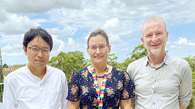 左から、城月健太郎教授、Professor, Melissa Norberg (Director)、Distinguished Professor, Ronald. M. Rapee (Director of Research Strategy)（2023年3月、Macquarie Universityにおいて）